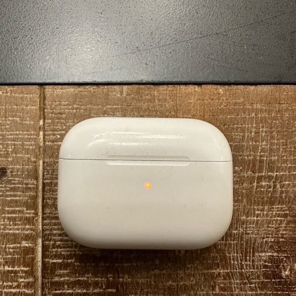 Only comes with one AirPod AirPods Pro 2nd generation - Picture 2 of 2